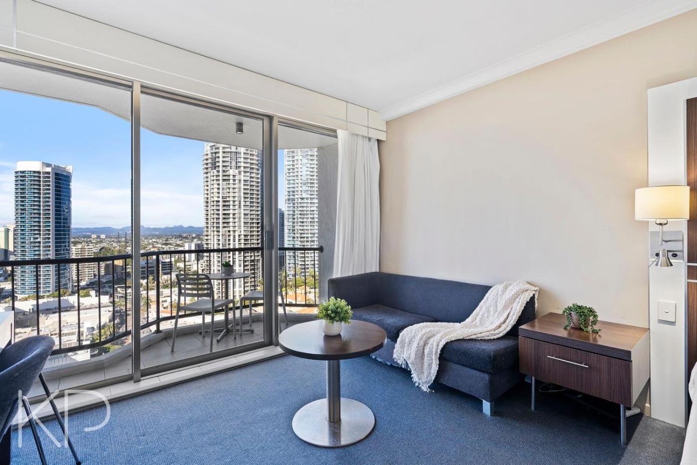 On 22 View Avenue, Surfers Paradise *